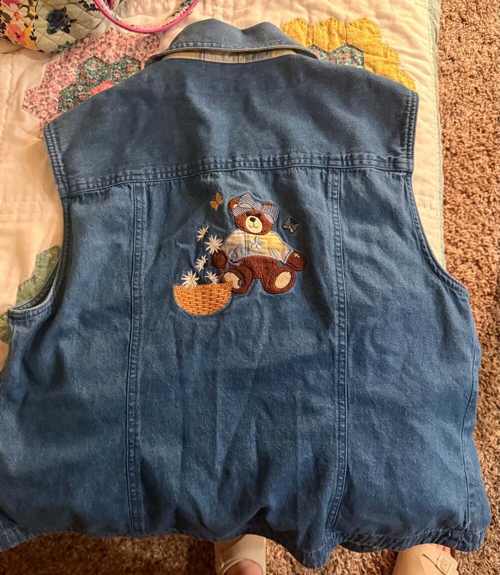 Longaberger Homestead Women's Embroidered Teddy Bear Denim Vest Size Large